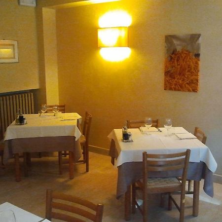 Albergo Croce D'Oro Dolcè Екстериор снимка