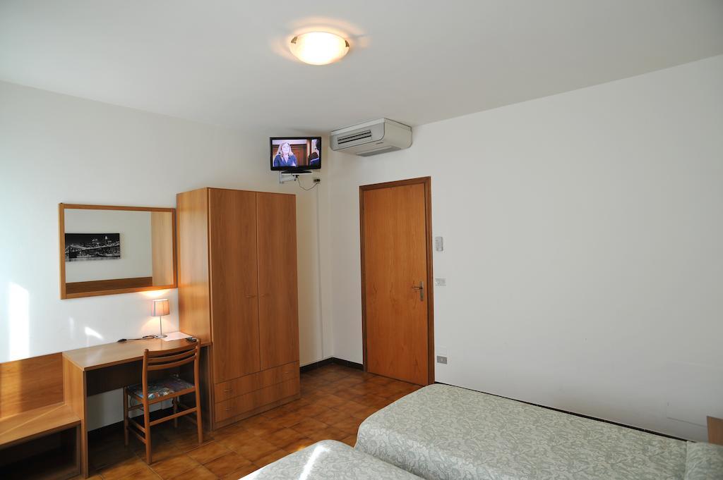 Albergo Croce D'Oro Dolcè Екстериор снимка