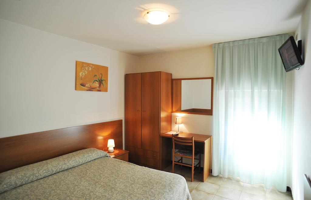 Albergo Croce D'Oro Dolcè Стая снимка