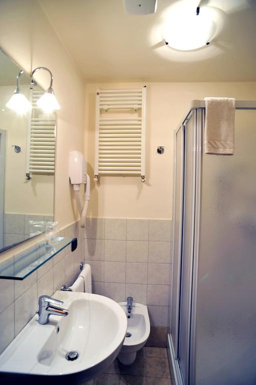 Albergo Croce D'Oro Dolcè Екстериор снимка